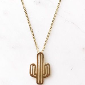 Adorable Cactus 🌵 necklace in gold 🔸